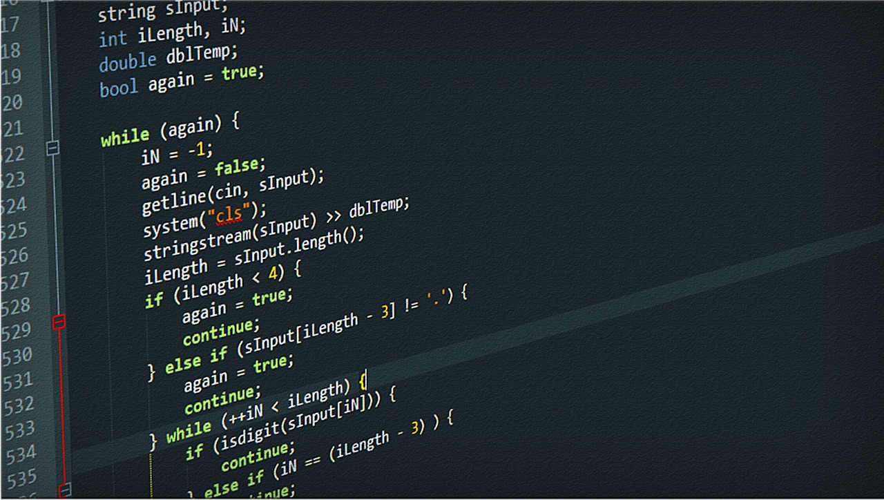 Quellcode auf einem dunklen Bildschirm mit Zeilennummern